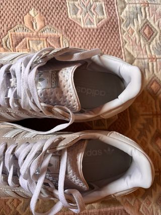 Zapatillas Adidas Grises y Blancas