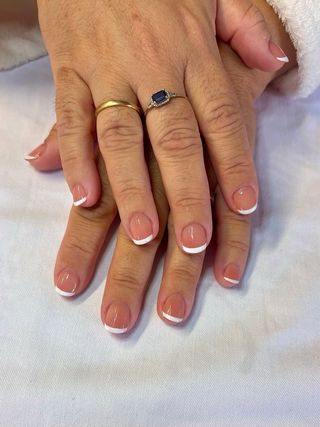 Manicura a domicilio o en home studio.