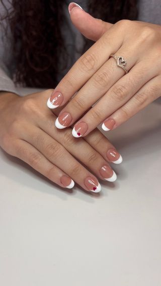 Manicura a domicilio o en home studio.