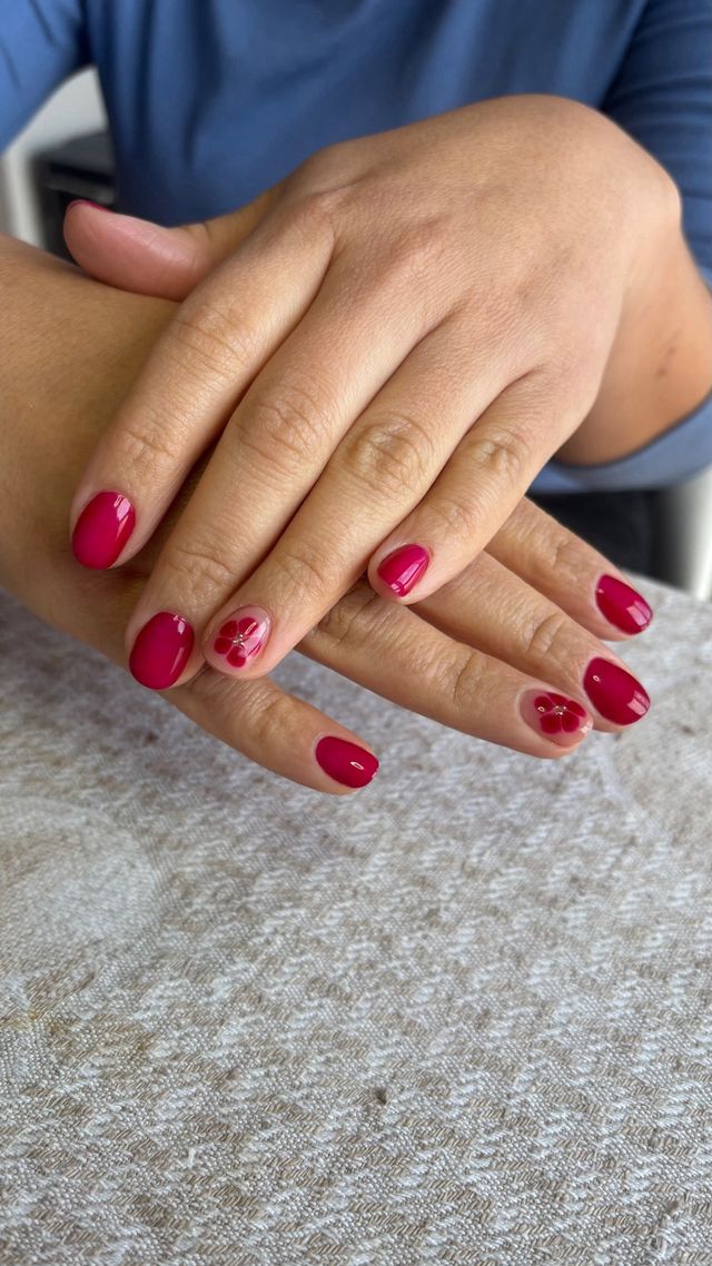 Manicura a domicilio o en home studio.