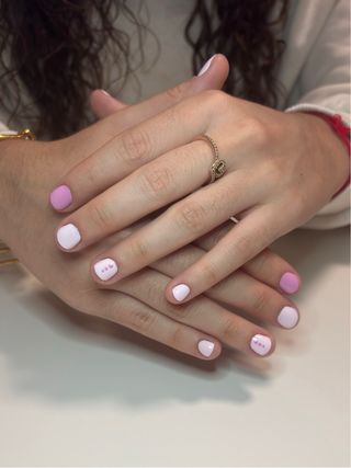 Manicura a domicilio o en home studio.