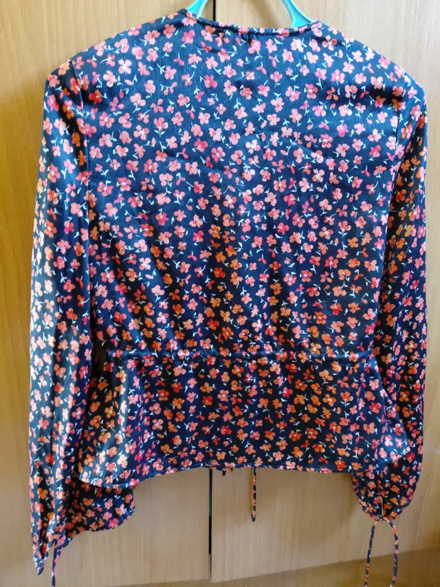 Blusa Mango floral manga larga