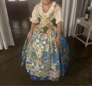 Traje de huertana con zapatos a conjunto 