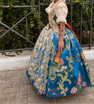 Traje de huertana con zapatos a conjunto 