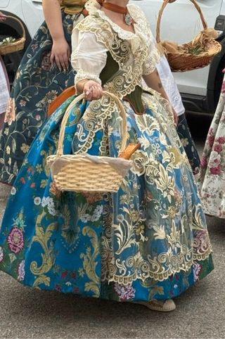 Traje de huertana con zapatos a conjunto 