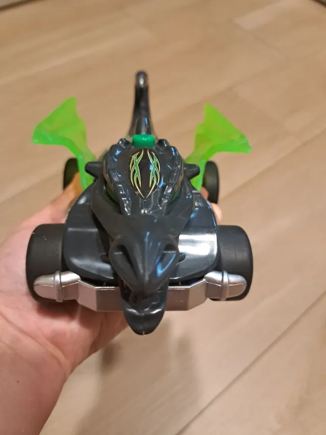Coche Hot Wheels Dragón teledirigido