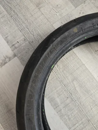 Neumático 120/70/ZR17 USADO
BRIDGESTONE 