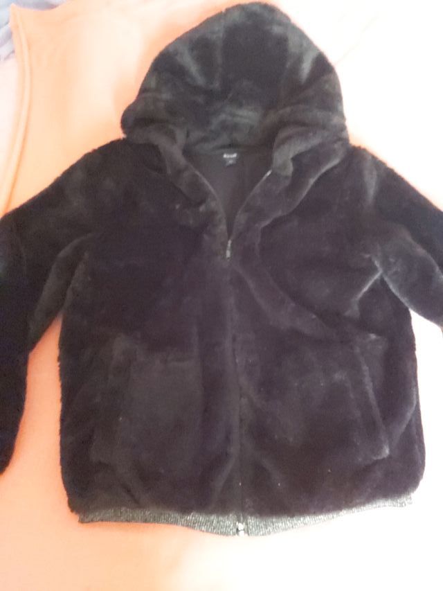 Abrigo corto pelo niña..para 10 años...KIABI