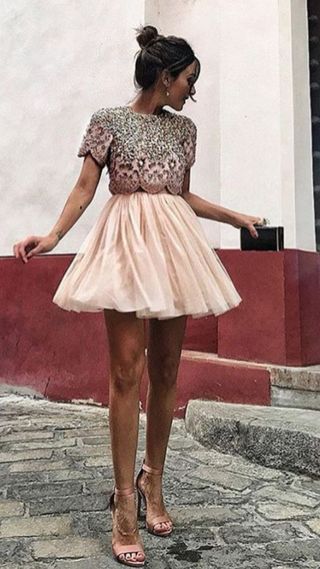 Vestido ASOS corto pedrería rosa y beige boda 