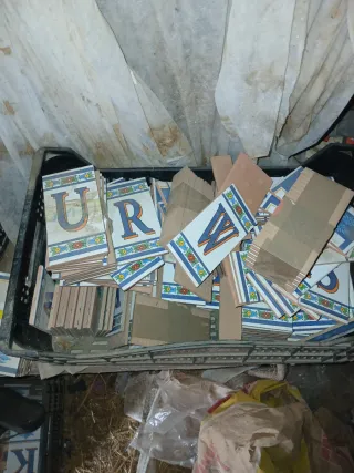 Letras y números de cerámica