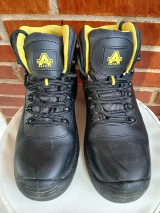 Botas de seguridad Amblers Safety negras y amarill