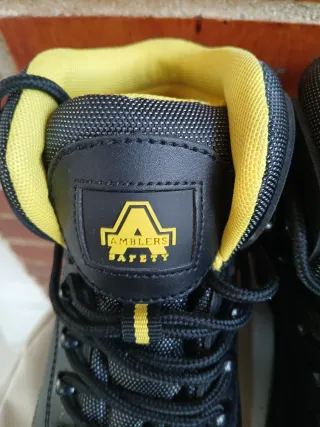Botas de seguridad Amblers Safety negras y amarill