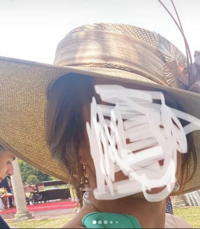 Pamela dorada elegante