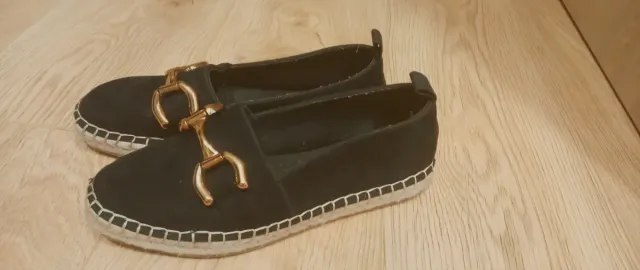 Alpargatas Zara negras con detalle dorado