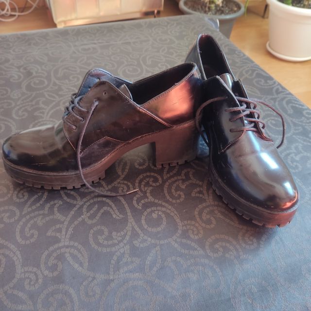 Zapatos negros de cordones