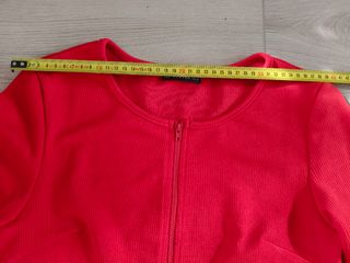 Chaqueta roja con volantes
