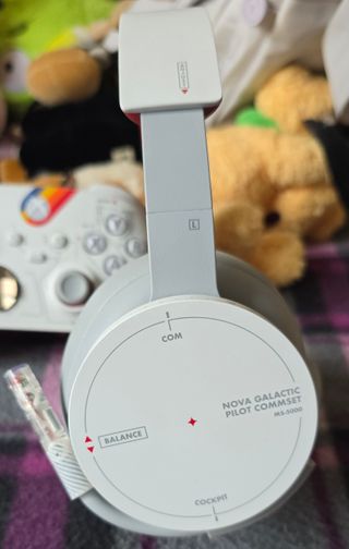 Mando y Auriculares Inalámbricos Starfield Xbox