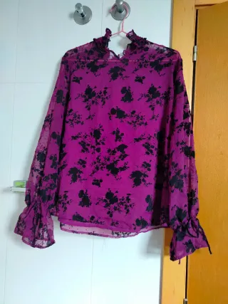 Blusa Amisu Morada Estampada Talla 38