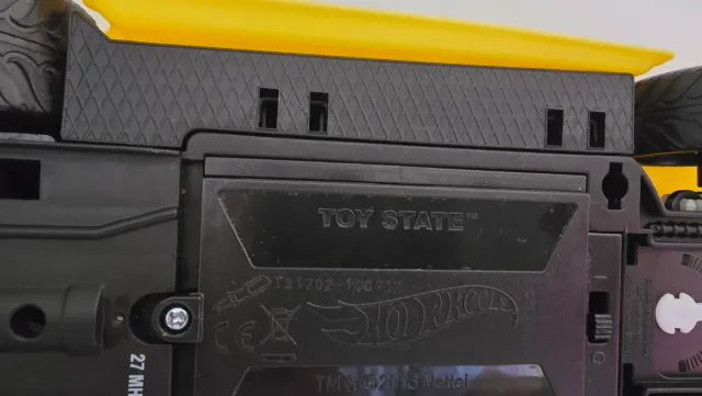 Coche Radio Control Hot Wheels Amarillo