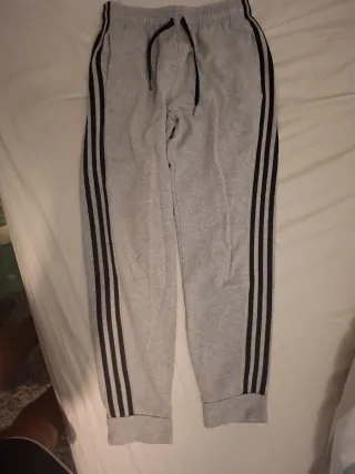 Chándal Adidas Gris con Rayas Negras