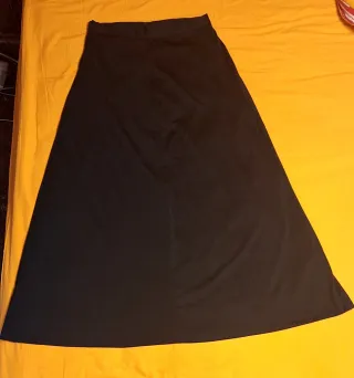 Falda larga negra. Talla 36