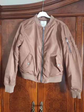 Chaqueta bomber color camel