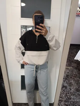 Sudadera Corta Cremallera Blanca y Negra