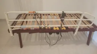 Cama articulada eléctrica madera y metal

