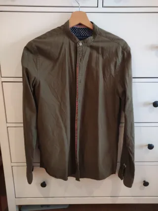 Camisa Zara cuello mao verde oliva