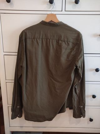 Camisa Zara cuello mao verde oliva