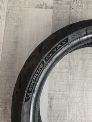 Neumático 120/70 ZR 17 USADO 
MICHELIN 