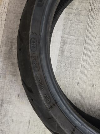 Neumático 120/70 ZR 17 USADO 
MICHELIN 