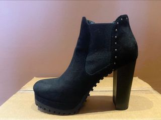 Botines nuevo ante negros