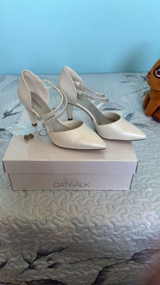 Zapatos de fiesta Catwalk plateados y blancos