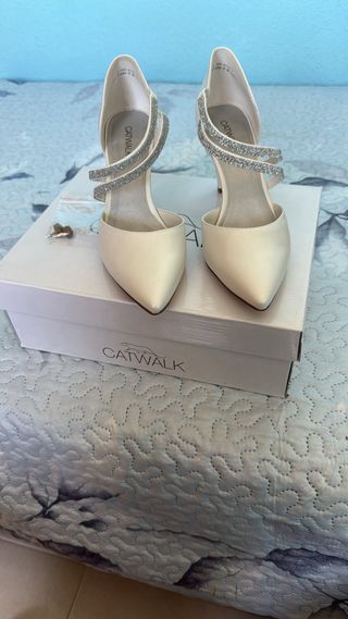 Zapatos de fiesta Catwalk plateados y blancos
