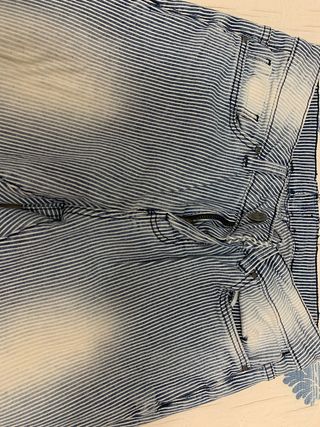 Pantalón vaquero rayas azul y blanco