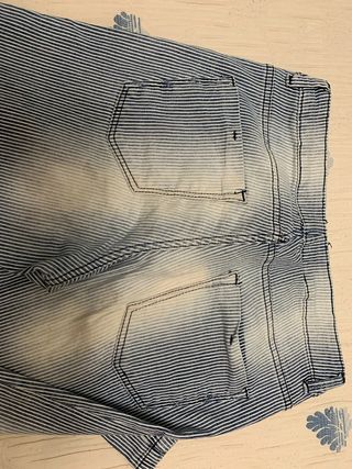 Pantalón vaquero rayas azul y blanco