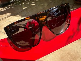 Occhiali da sole Moschino logati sfilata 2014