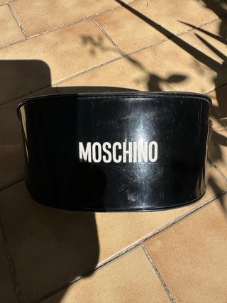 Occhiali da sole Moschino logati sfilata 2014