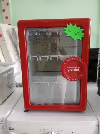 Nevera de mesa Granini roja