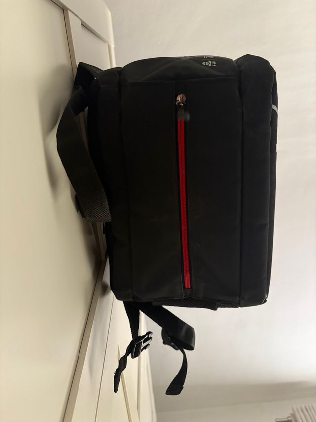 Paletero Bullpadel Negro con detalles rojos