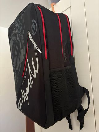Paletero Bullpadel Negro con detalles rojos