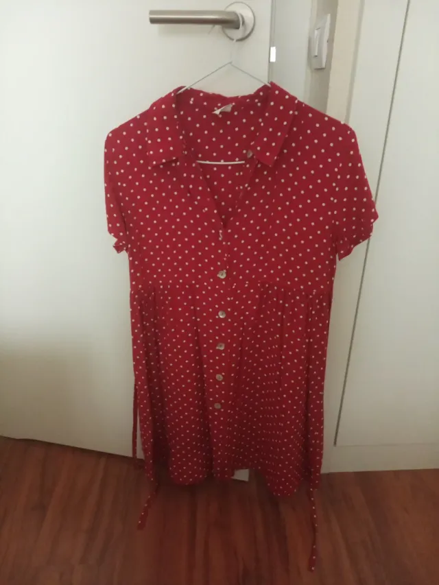 Vestido rojo lunares blanco