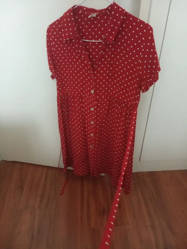 Vestido rojo lunares blanco