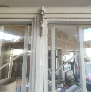 Puerta de hierro galvanizado