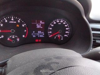 Renting KIA STONIC 1.0 T-GDi (100CV) Black Edition