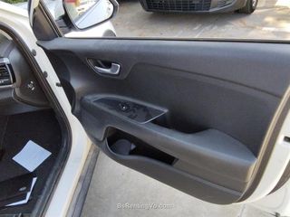 Renting KIA STONIC 1.0 T-GDi (100CV) Black Edition