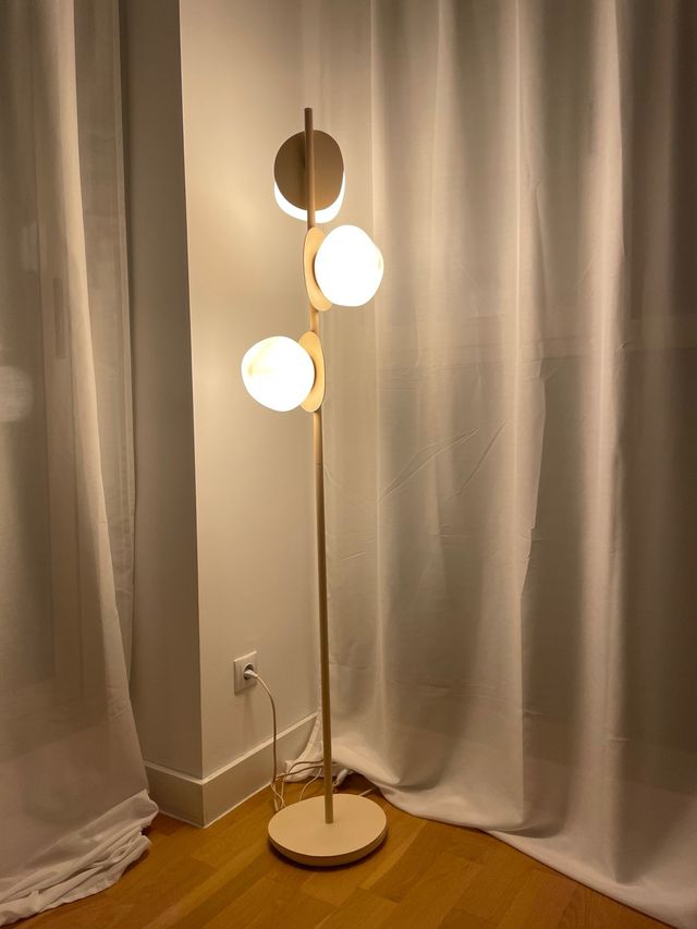 Lámpara de pie moderna