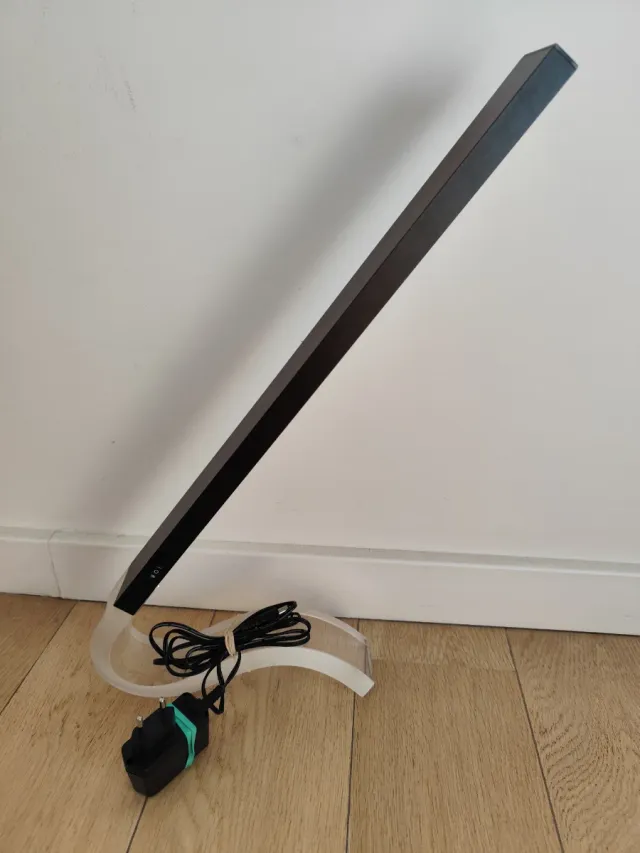 Lámpara de escritorio moderna