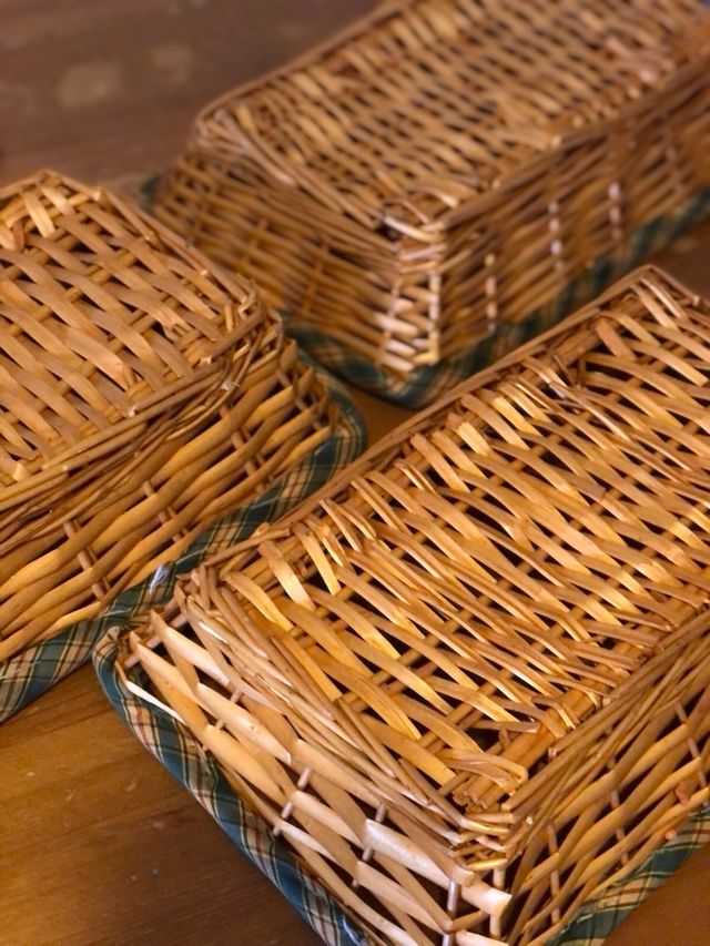 Cestas de mimbre con tela